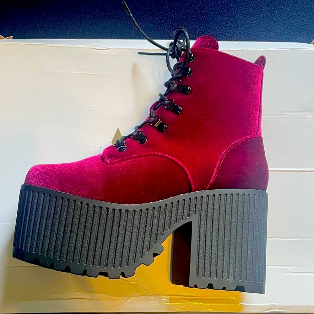 YRU Creeps Platform Boot Burgundy NWOT W10